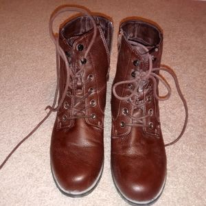 Size 8 brown lace up boots